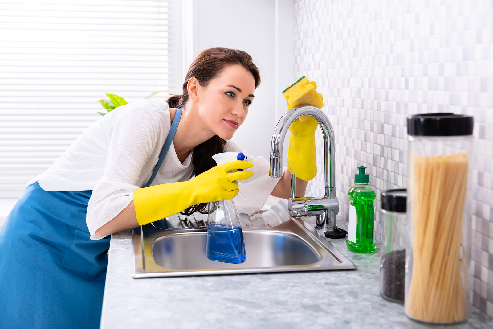 Help with removing Rough and textured Stains on my quartz(?) countertop  near faucet. I have very hard water, not sure if from that? : r/CleaningTips