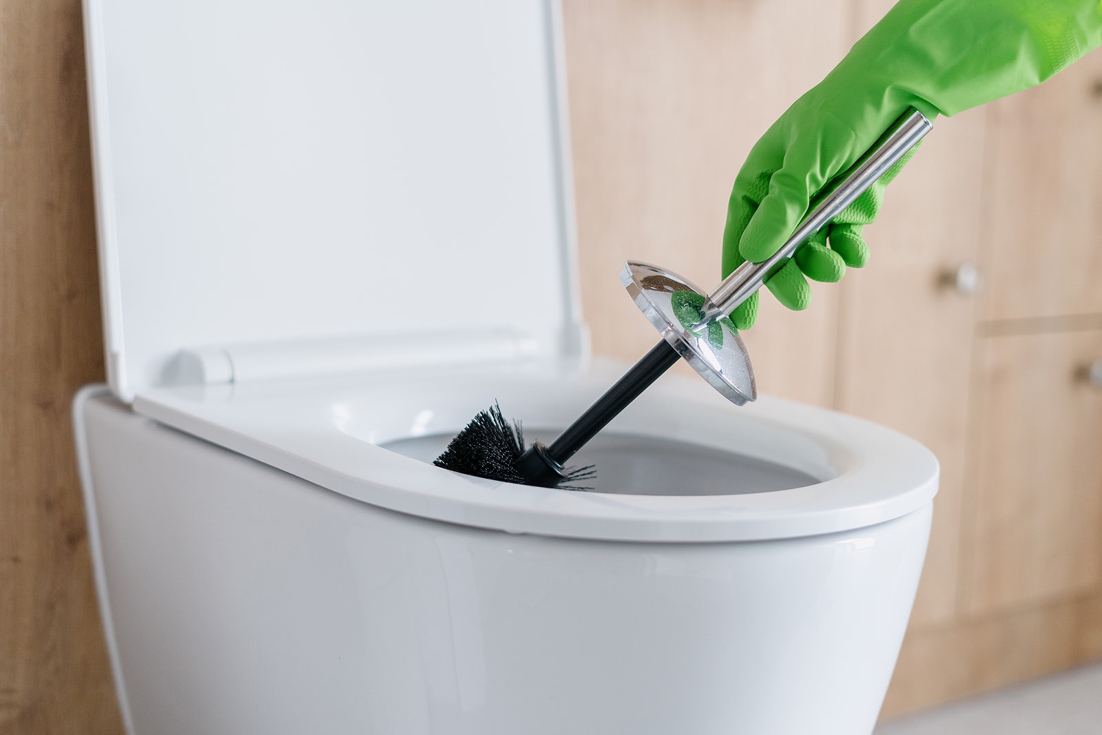 How to Clean a Toilet Brush With Easy Methods
